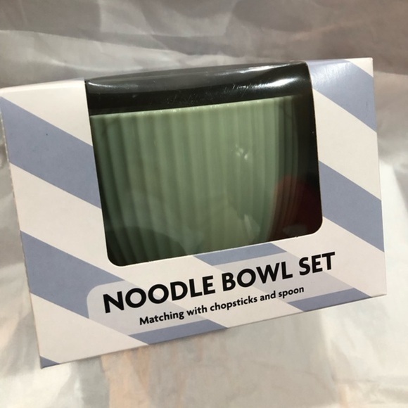 Green plastic noodle bowl set‎ with matching spoon and chopsticks new - Picture 1 of 11